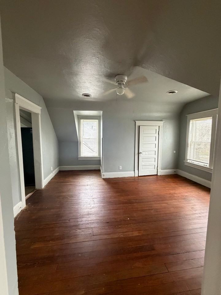 616 W 6th St - Photo 6 of 16