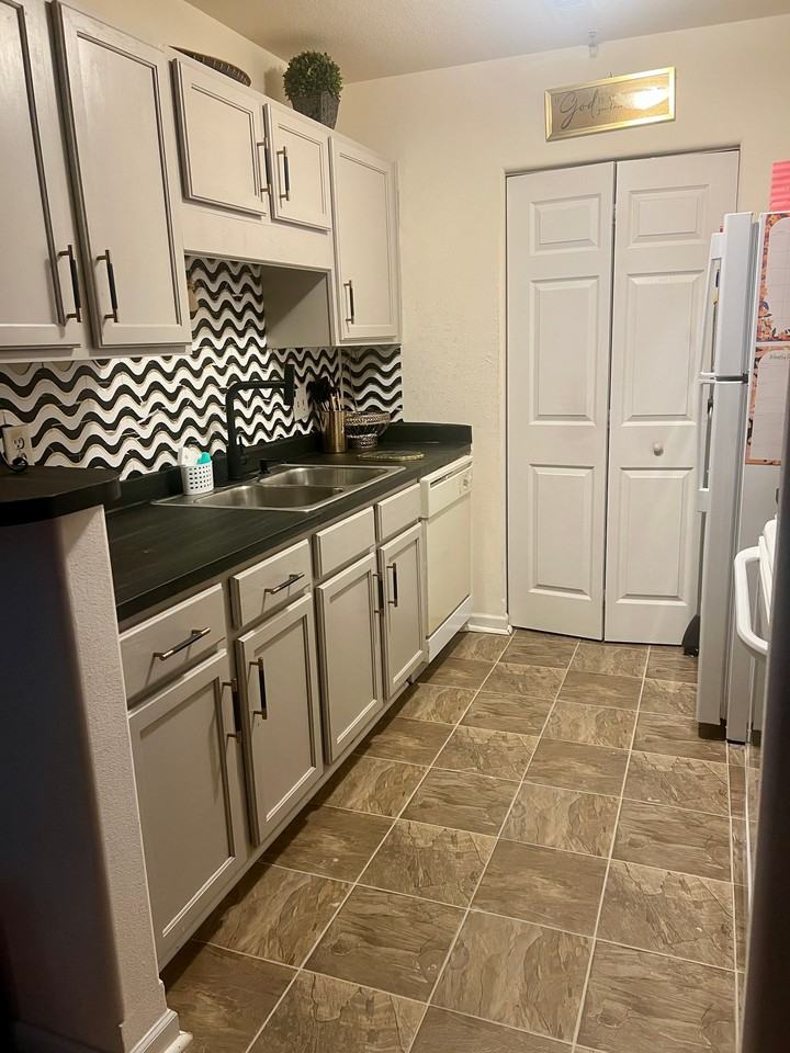 4420 Eaves Ln - Photo 3 of 6