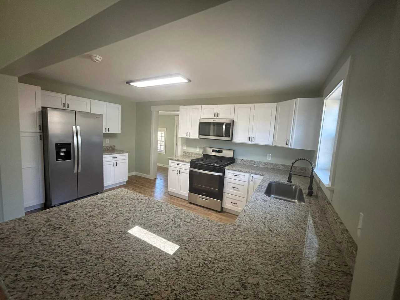 312 B St - Photo 2 of 11