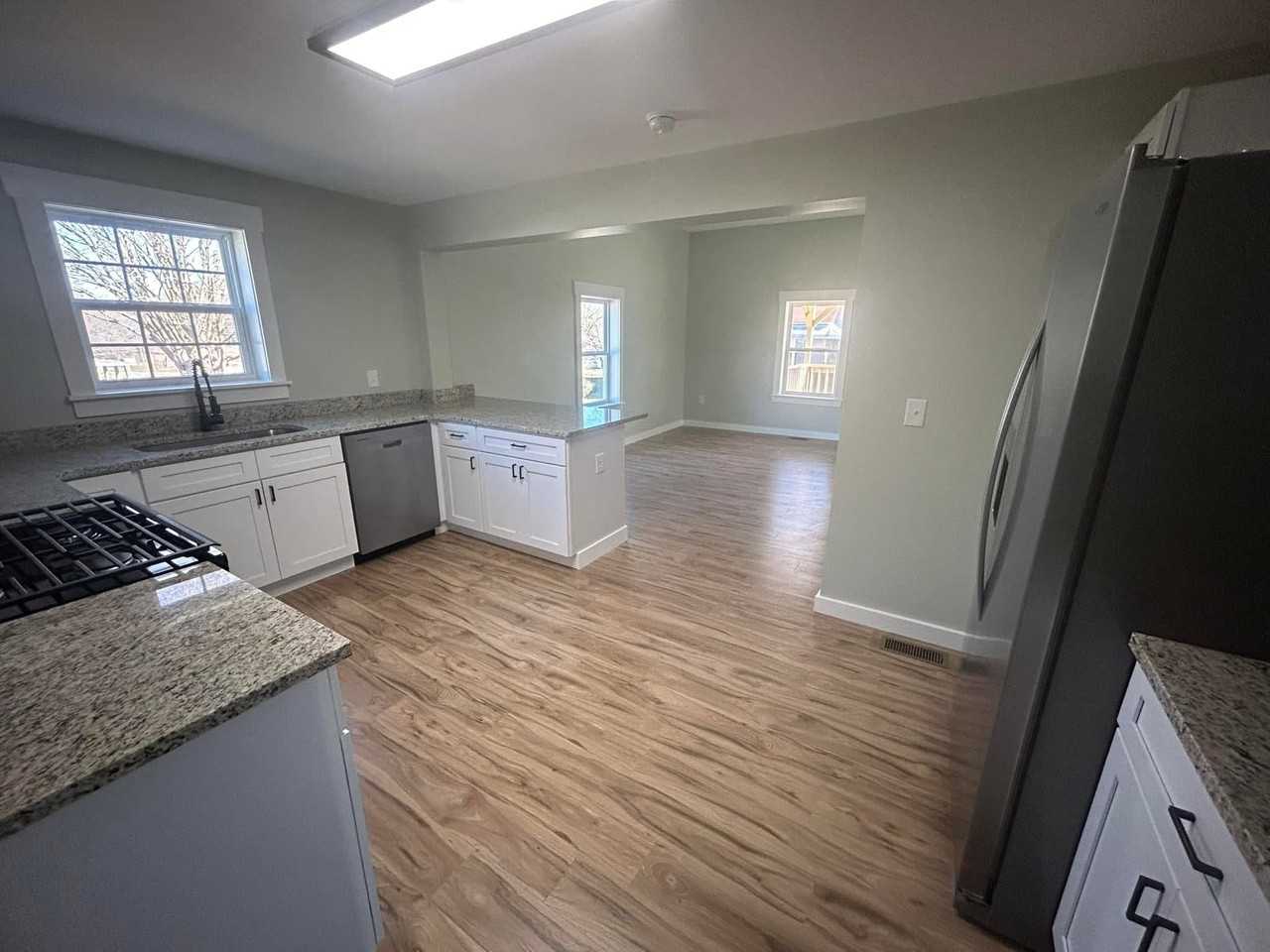 312 B St - Photo 3 of 11