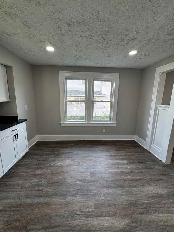 120 W Brown Ave - Photo 3 of 18