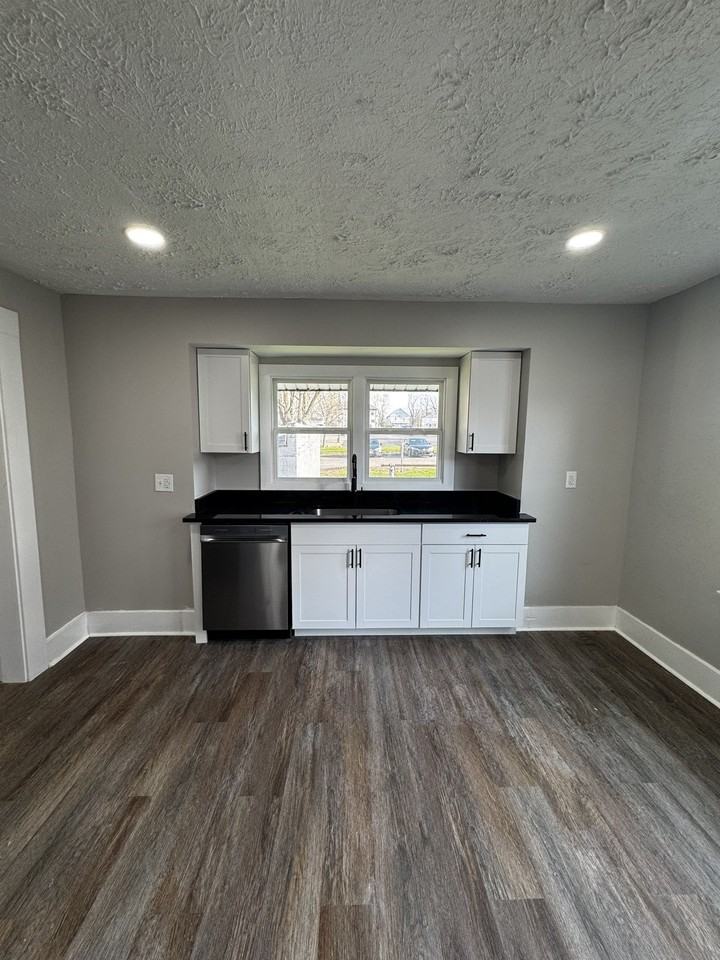 120 W Brown Ave - Photo 4 of 18