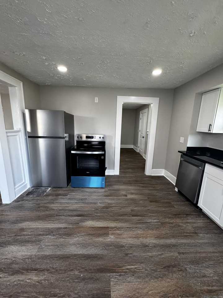 120 W Brown Ave - Photo 5 of 18