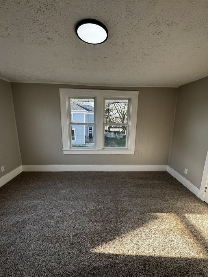 120 W Brown Ave - Photo 7 of 18