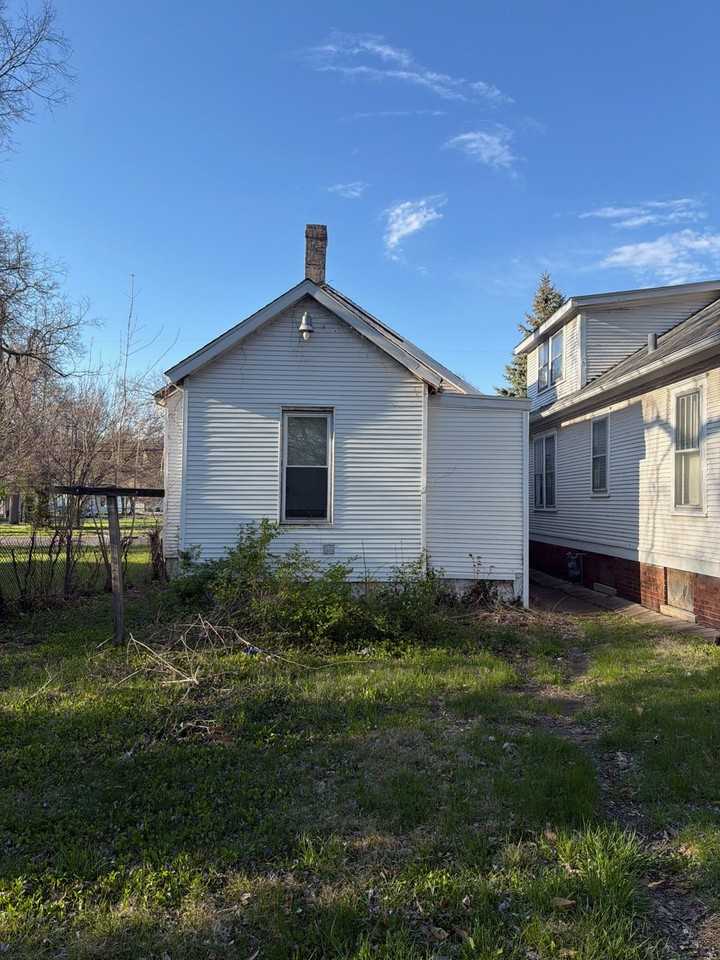 1022 W Adrian G Hinton Ave - Photo 5 of 18