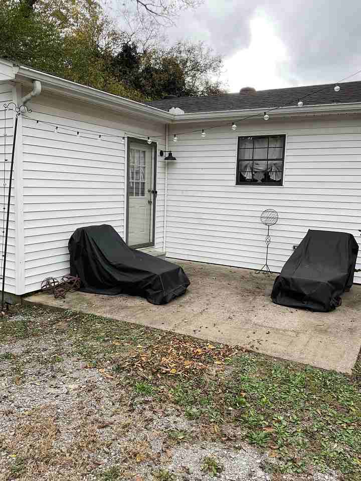 212 Washington St W - Photo 2 of 17