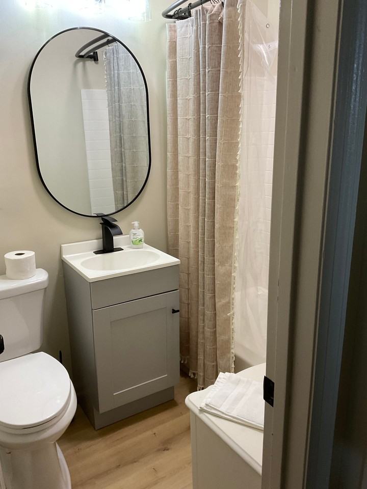 212 Washington St W - Photo 3 of 17