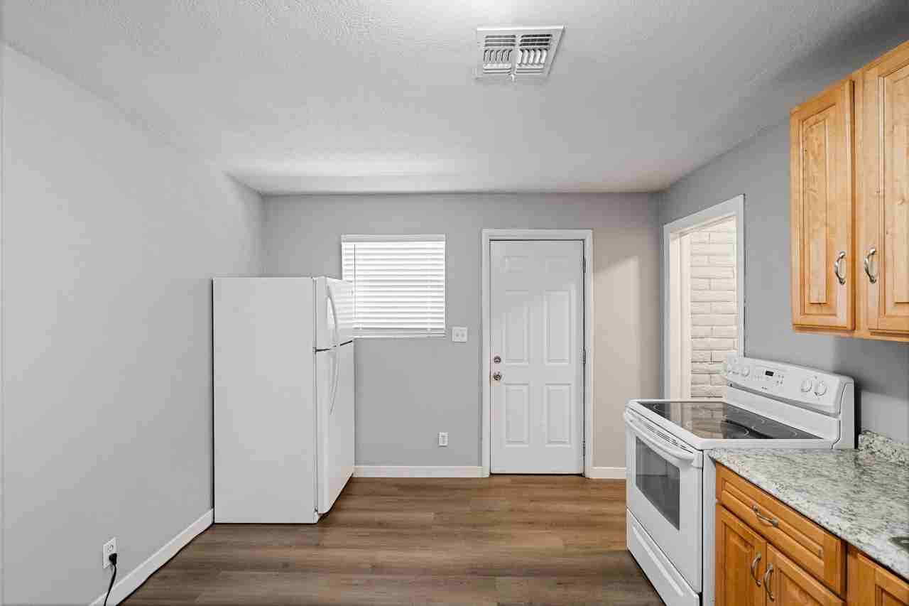 1106 N 25th Pl - Photo 2 of 12