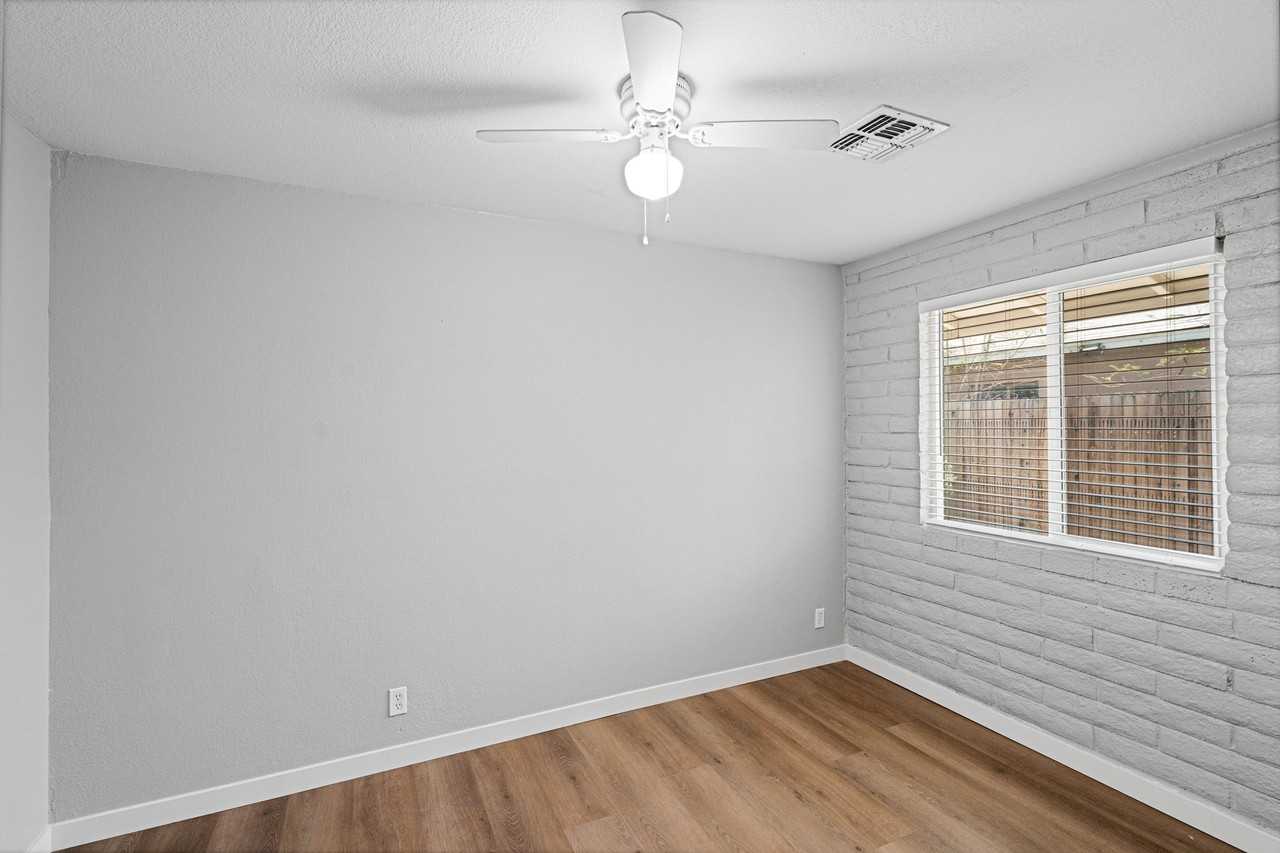 1106 N 25th Pl - Photo 3 of 12