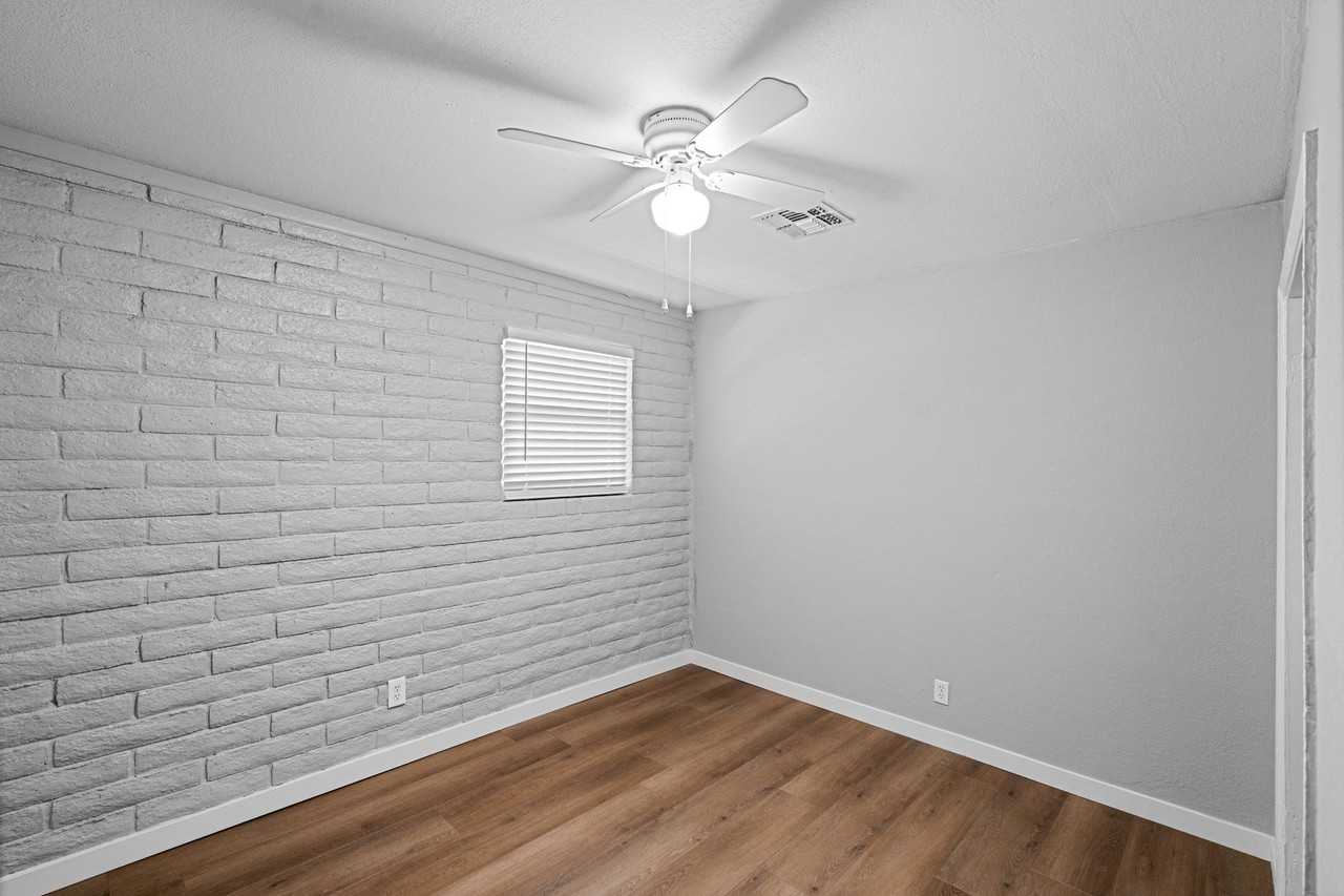 1106 N 25th Pl - Photo 7 of 12