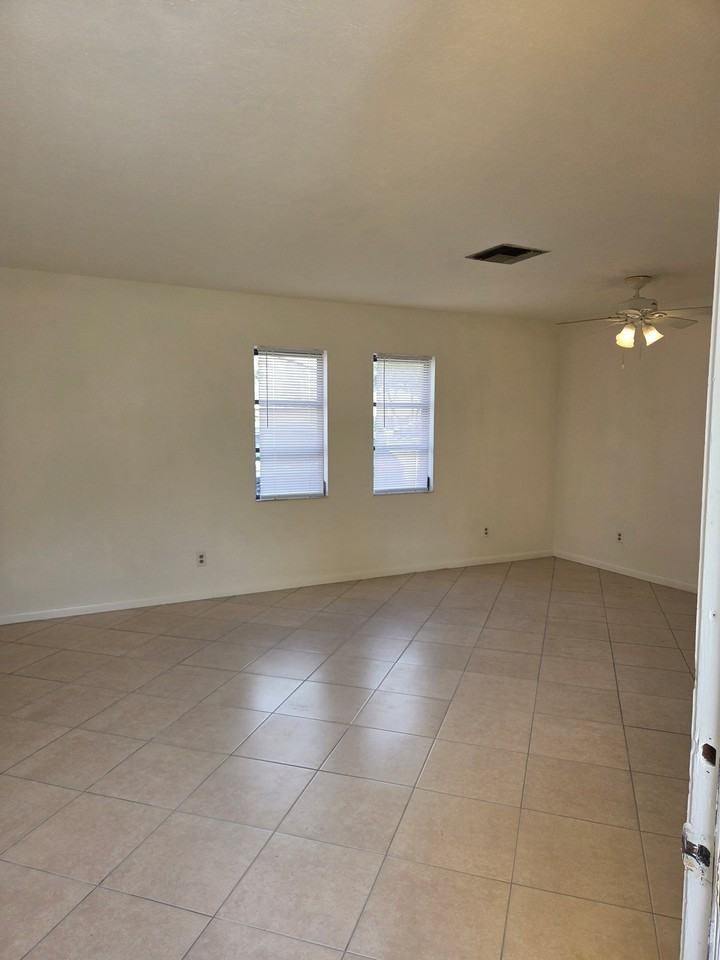 1214 Se 8th St #7 - Photo 5 of 14