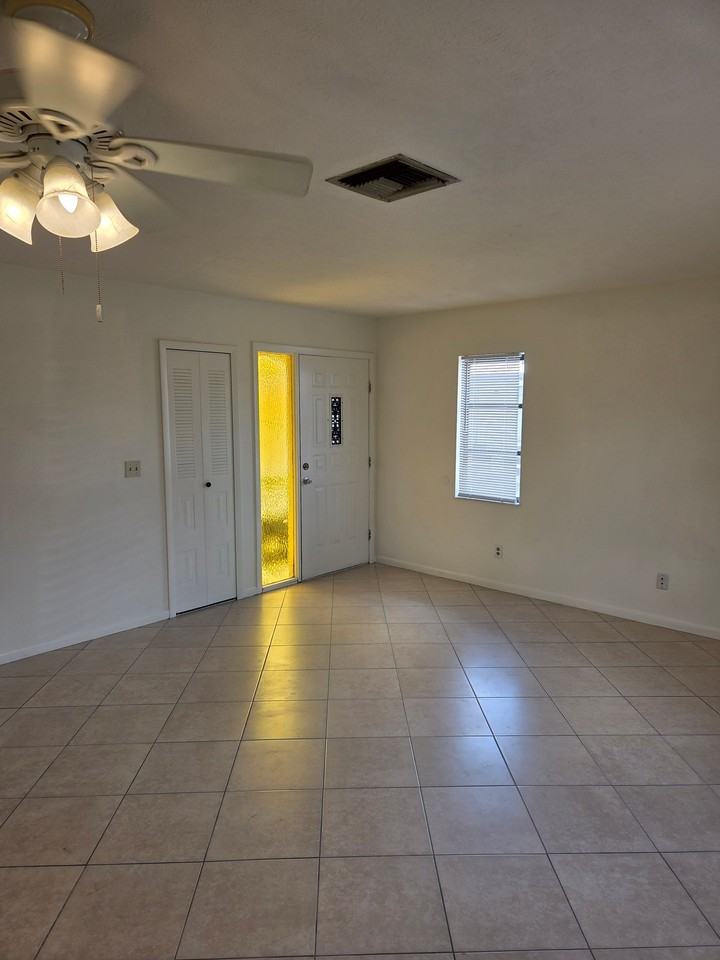 1214 Se 8th St #7 - Photo 6 of 14