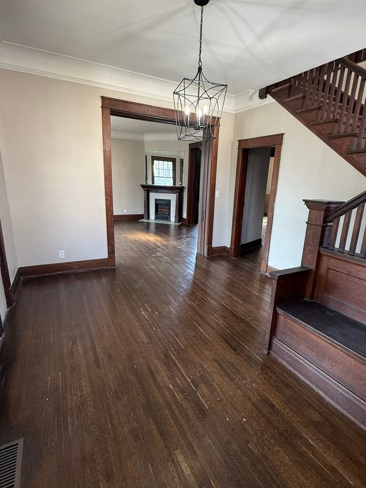 907 Main St - Photo 3 of 20