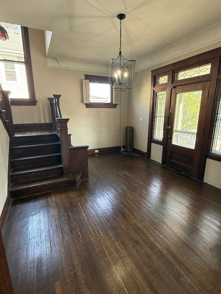 907 Main St - Photo 4 of 20