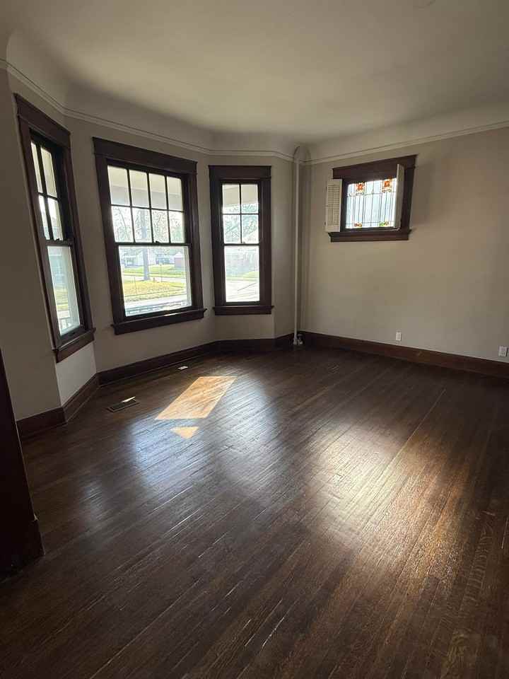 907 Main St - Photo 6 of 20