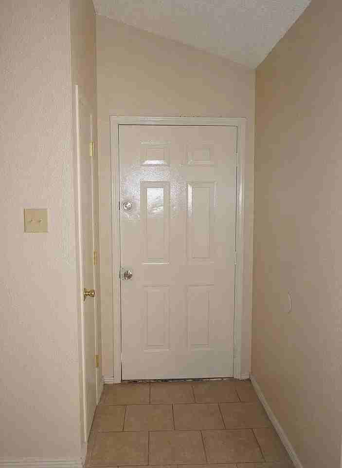 6060 Bridalveil Dr - Photo 4 of 14