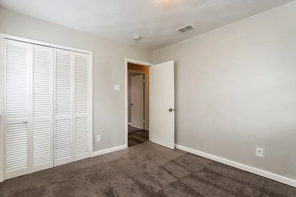 2300 Narobi Pl - Photo 6 of 9