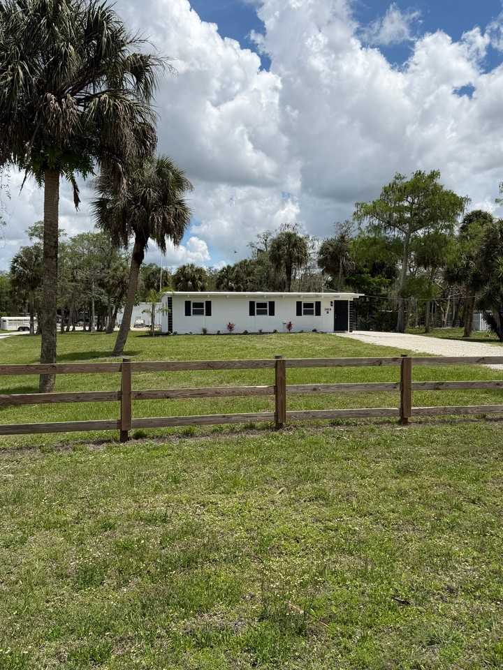 1818 Richards St #B - Photo 3 of 11