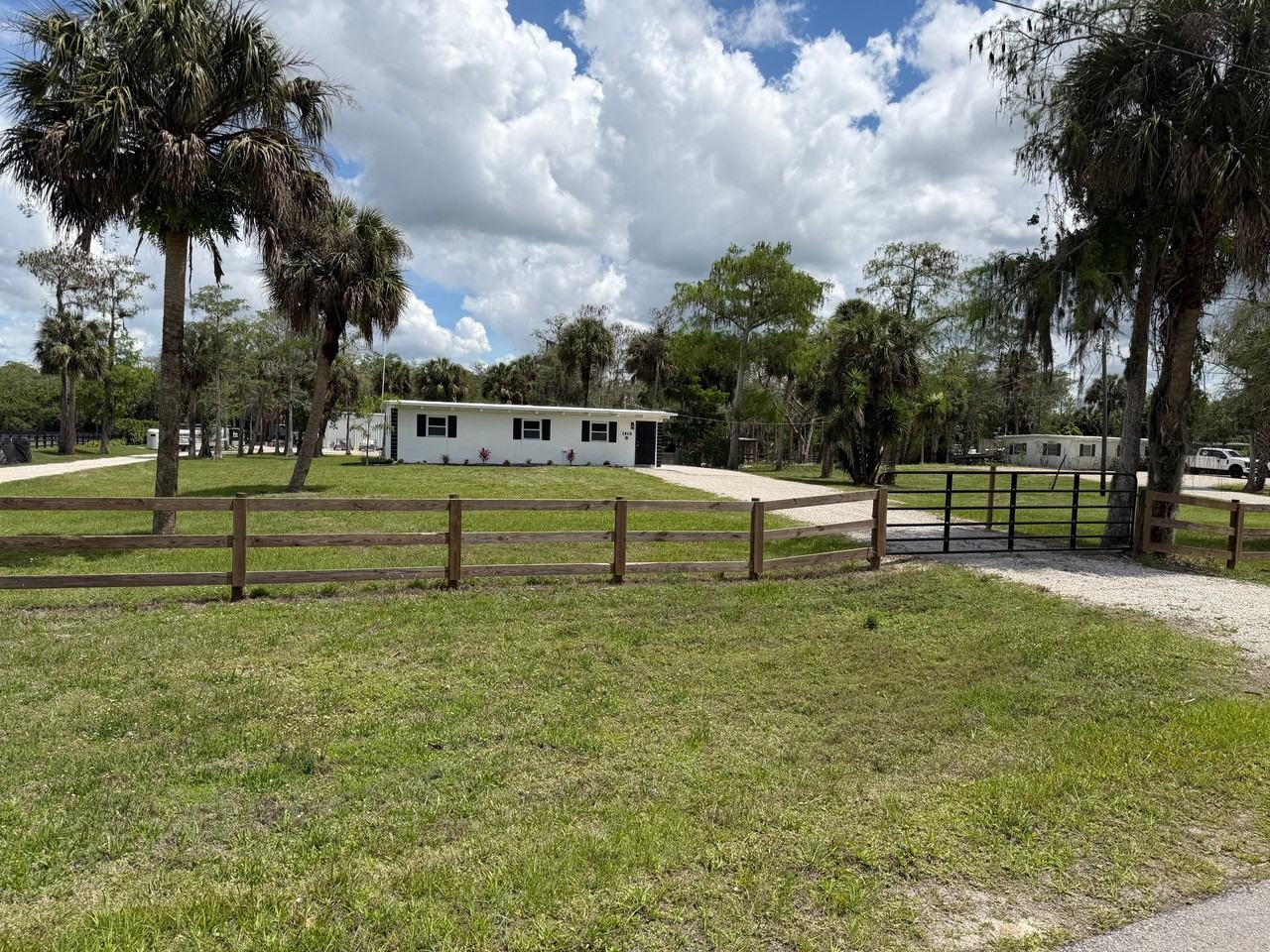 1818 Richards St #B - Photo 4 of 11