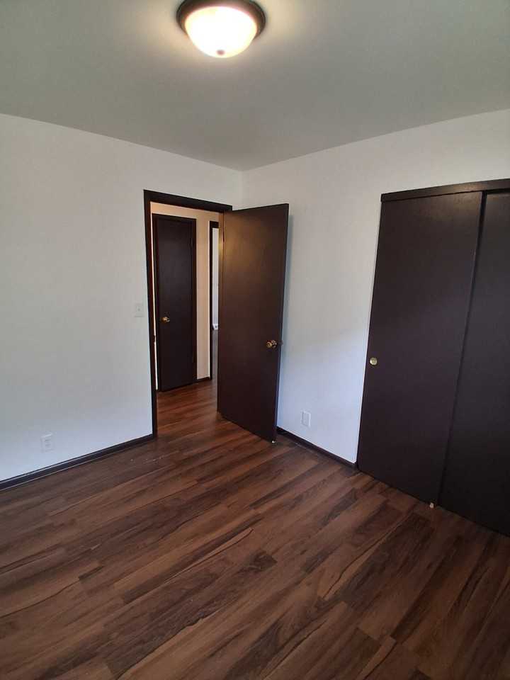 4976 N 47th St - Photo 2 of 11