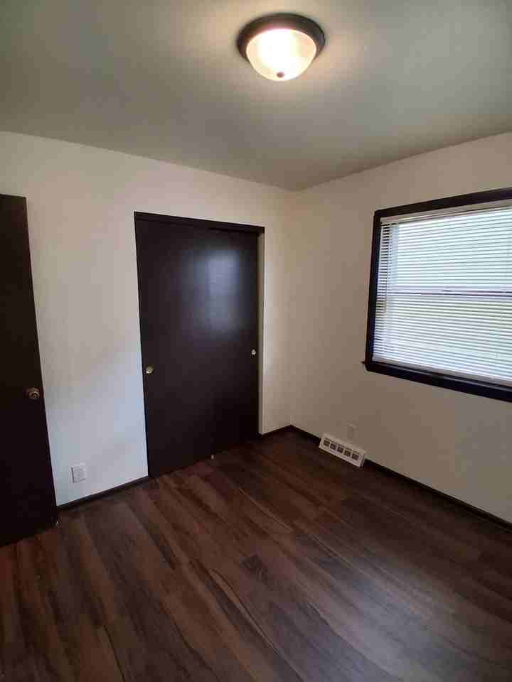 4976 N 47th St - Photo 4 of 11