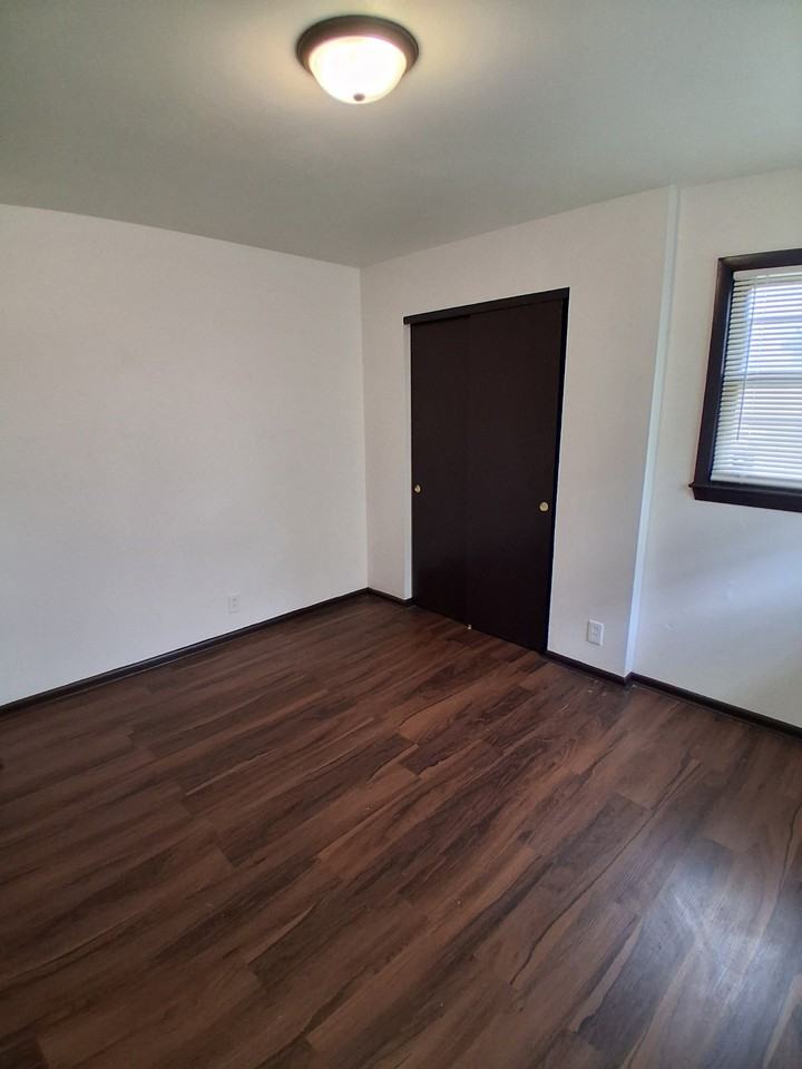 4976 N 47th St - Photo 7 of 11