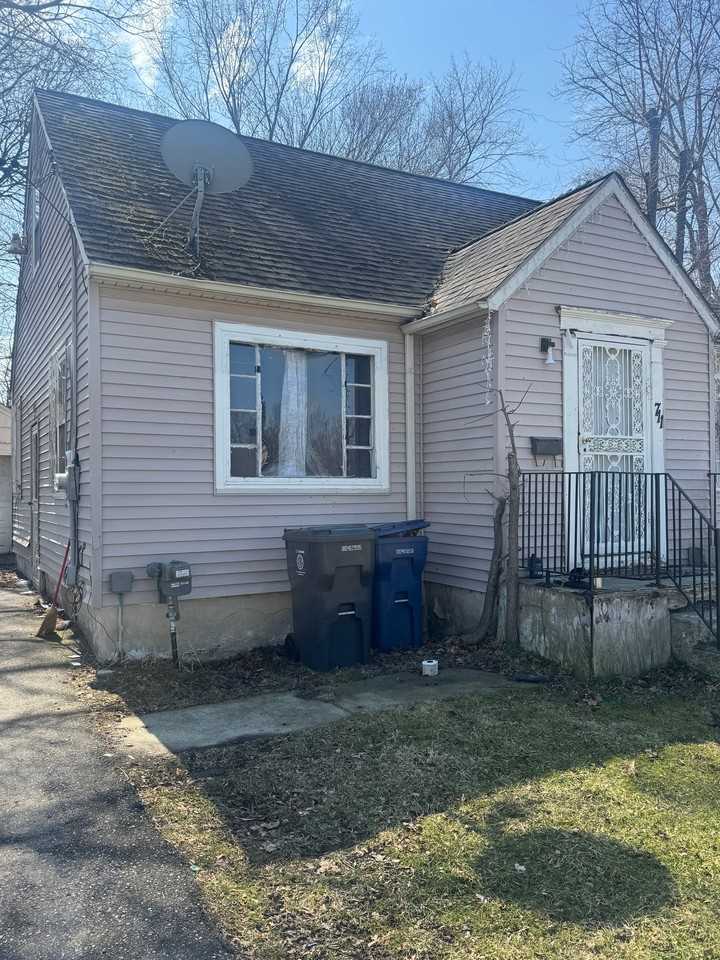 711 W Dewey St - Photo 2 of 19