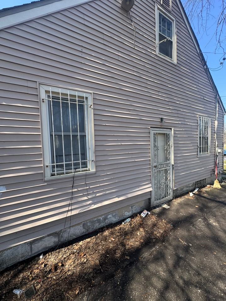 711 W Dewey St - Photo 3 of 19