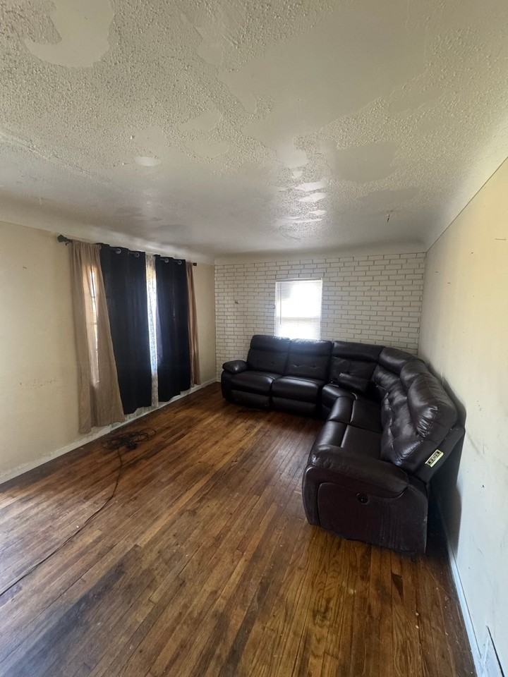 711 W Dewey St - Photo 7 of 19