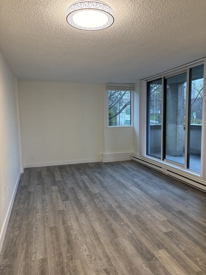 375 West 10th Avenue - Photo 4 of 12