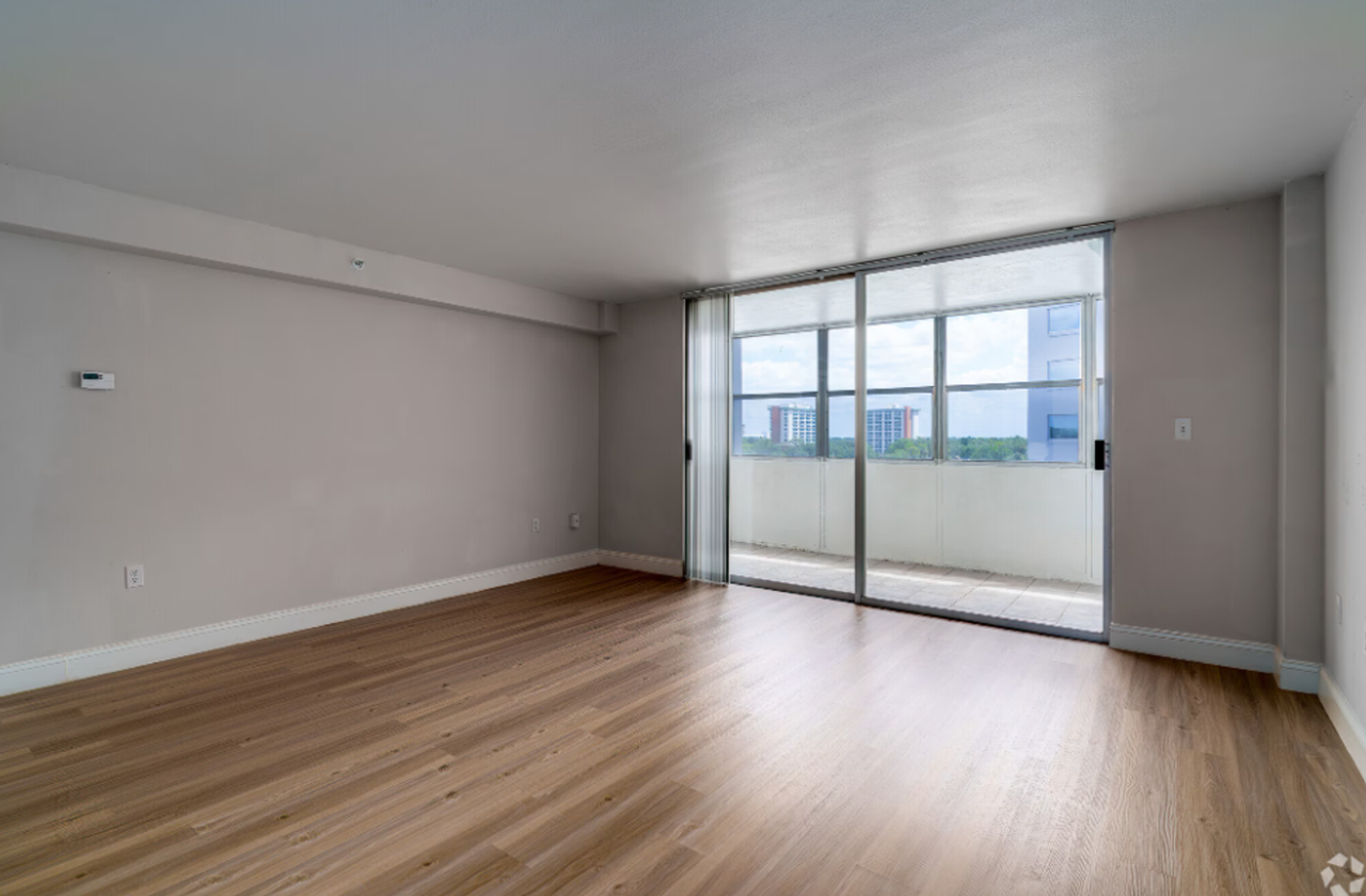 Lake Lucerne Towers - Photo 4 of 7