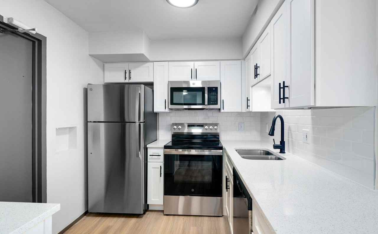 Lake Lucerne Towers - Photo 5 of 7