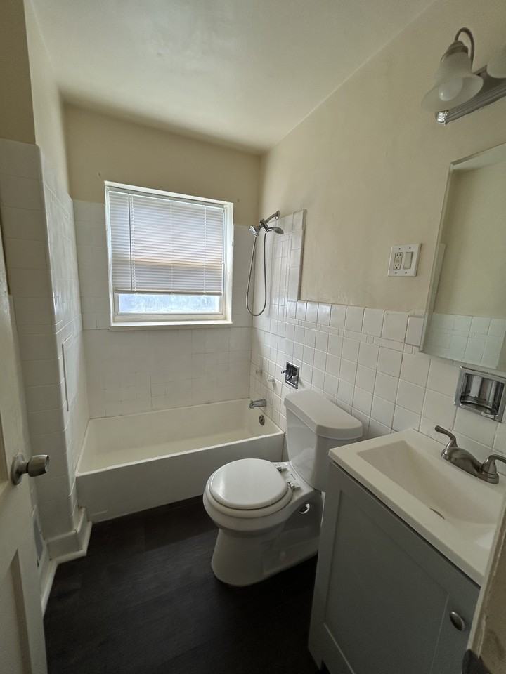 638 Redwood Ave #4 - Photo 4 of 4