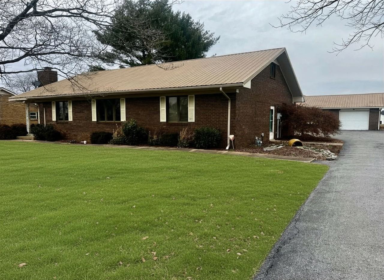 122 N Fairway Rd - Photo 2 of 10