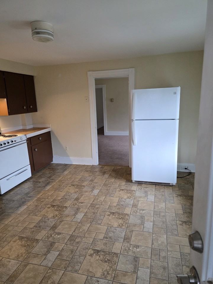 203 Laurel St #4 - Photo 2 of 2