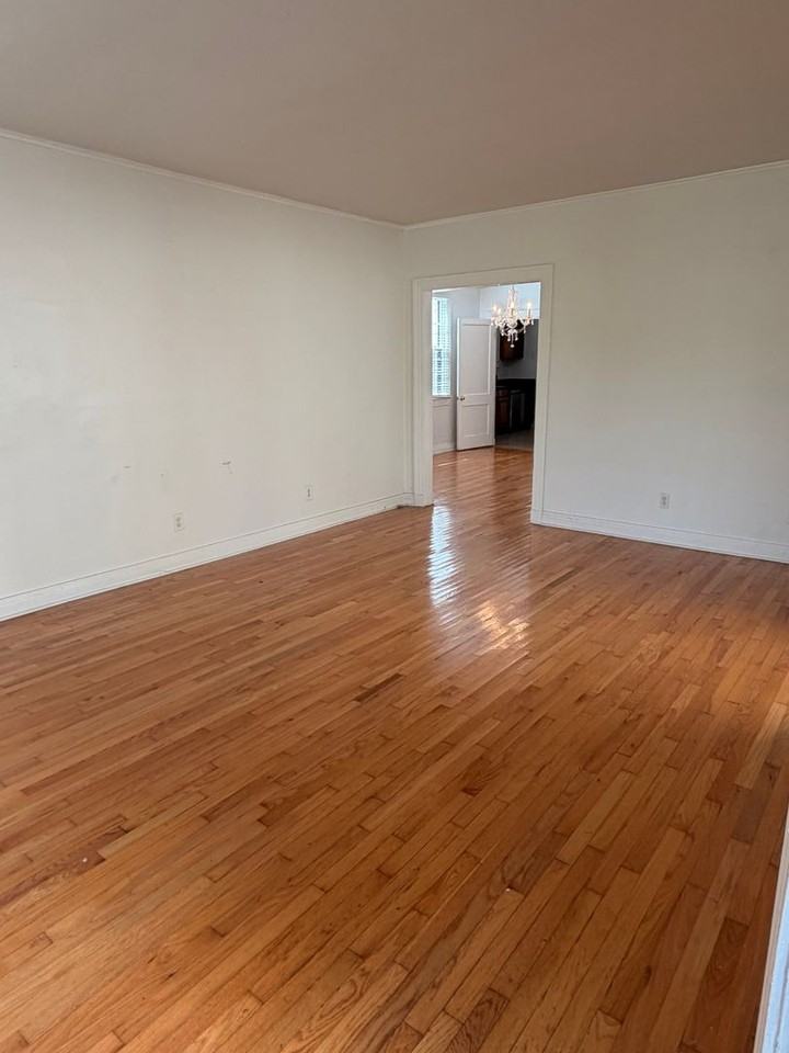 4609 4609 - 4611 Claiborne Street - 4609  Downstairs - Photo 2 of 18