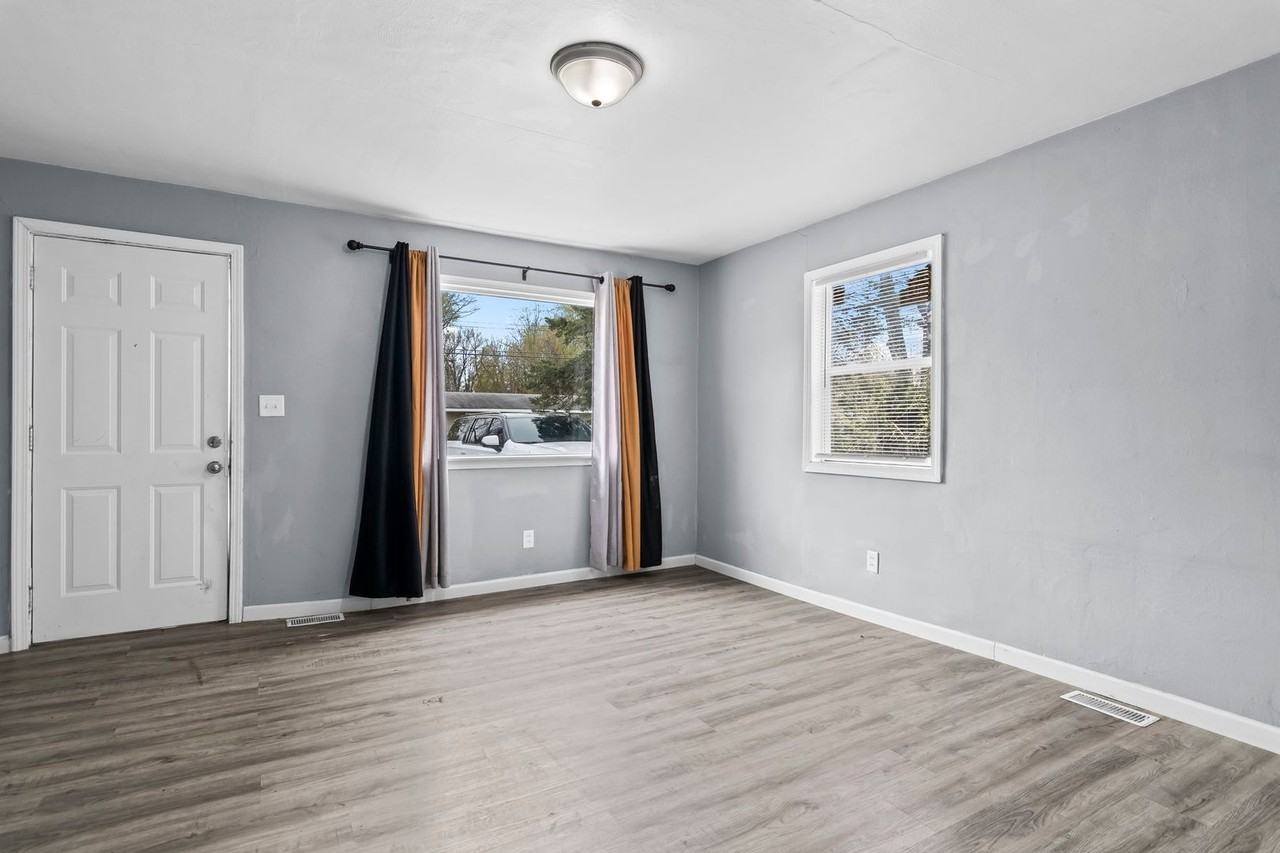 2265 E Laurel St - Photo 5 of 28