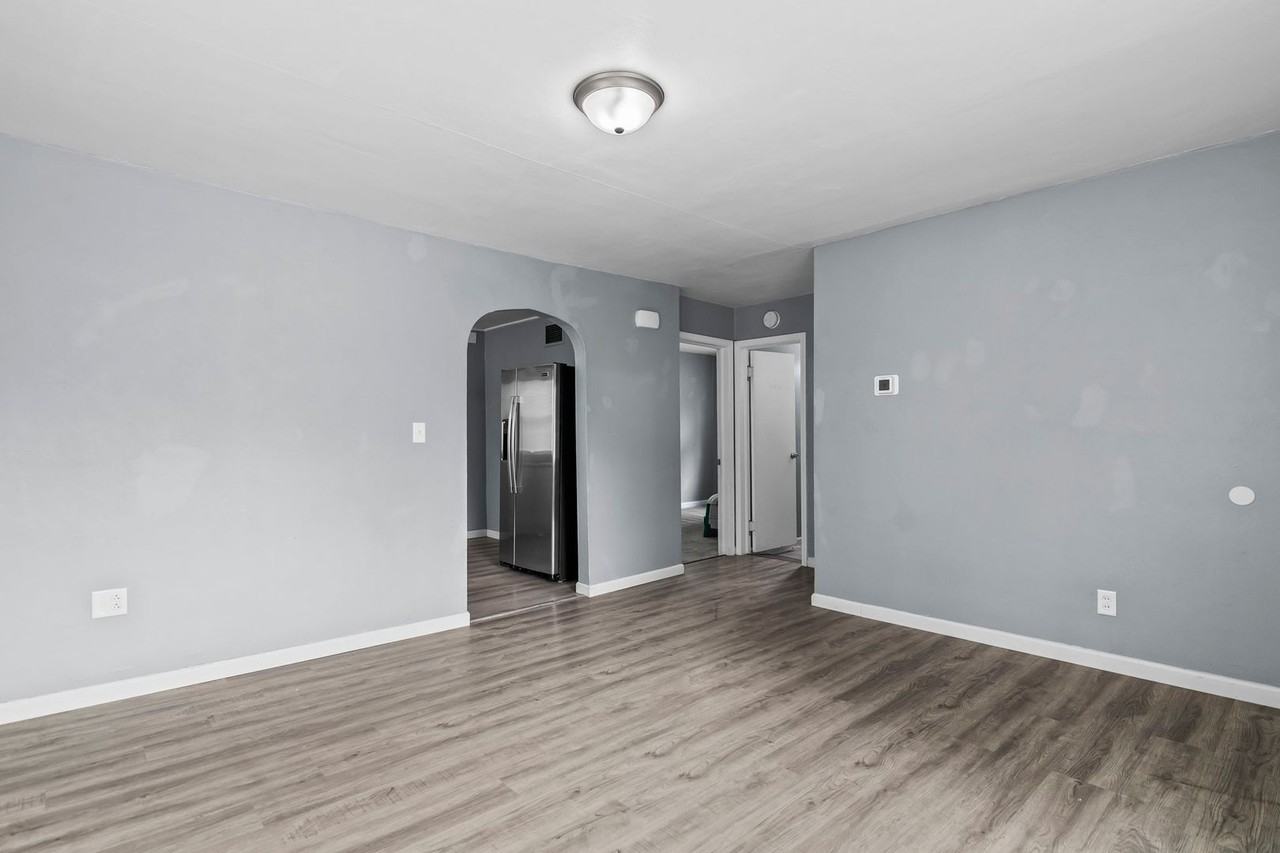 2265 E Laurel St - Photo 6 of 28