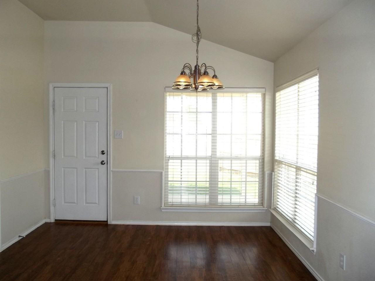 6502 93rd St - Photo 3 of 23