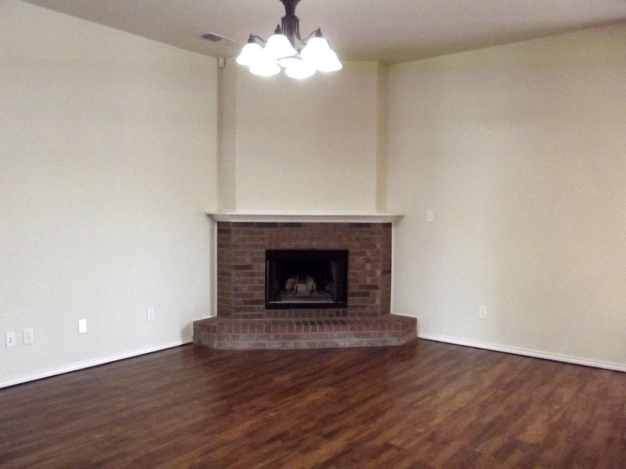 6502 93rd St - Photo 4 of 23