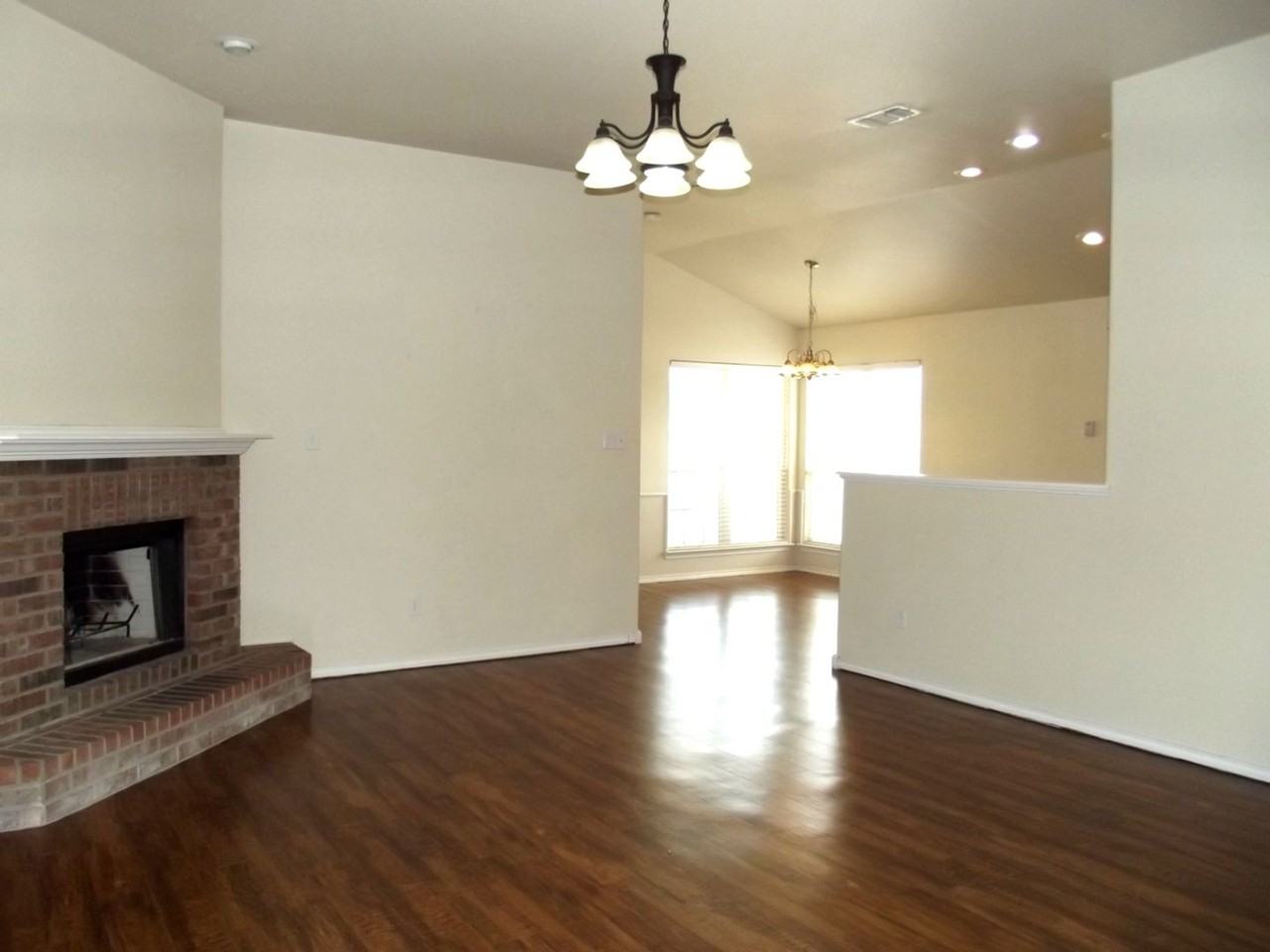 6502 93rd St - Photo 5 of 23