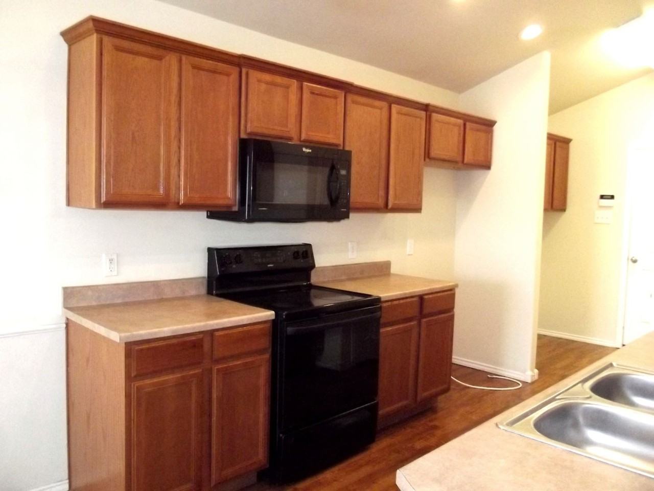 6502 93rd St - Photo 7 of 23