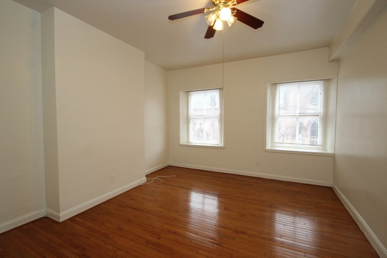 809 Park Ave - Photo 2 of 24