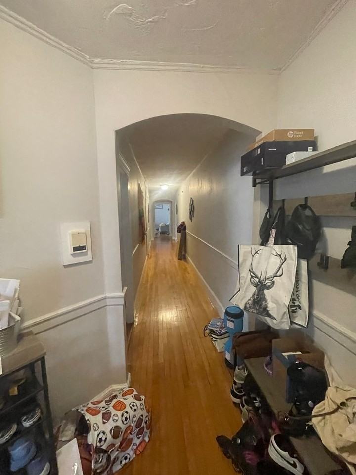 136 Davis Ave - Photo 2 of 7