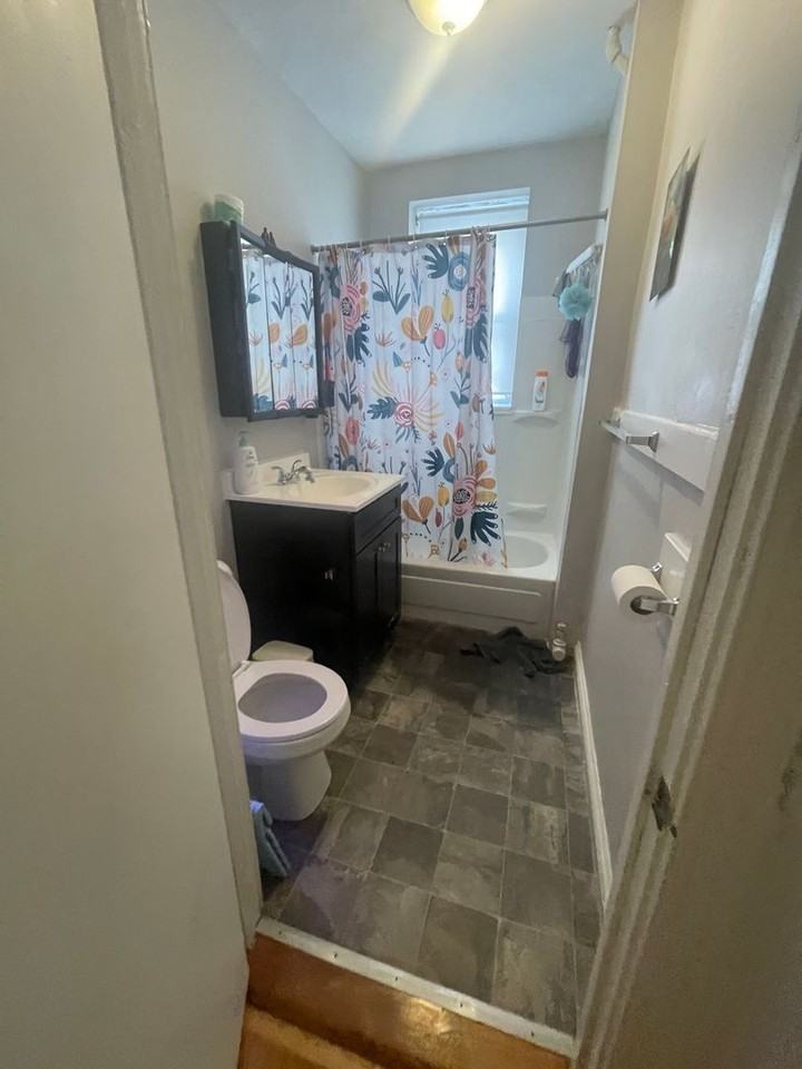 136 Davis Ave - Photo 4 of 7