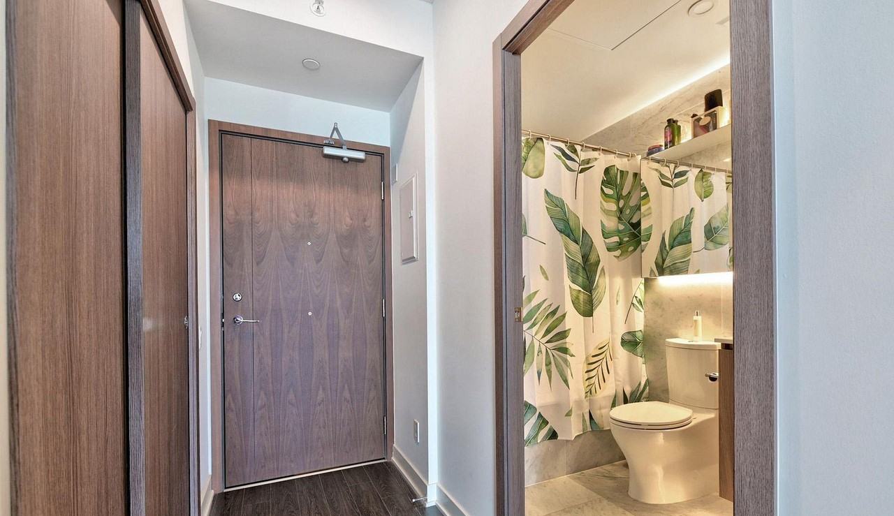 19 Bathurst Street - Photo 4 of 17