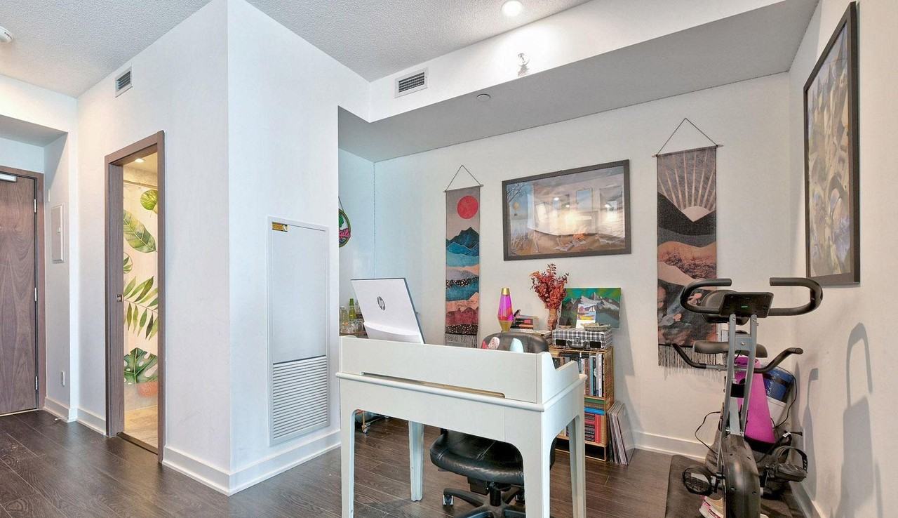 19 Bathurst Street - Photo 6 of 17