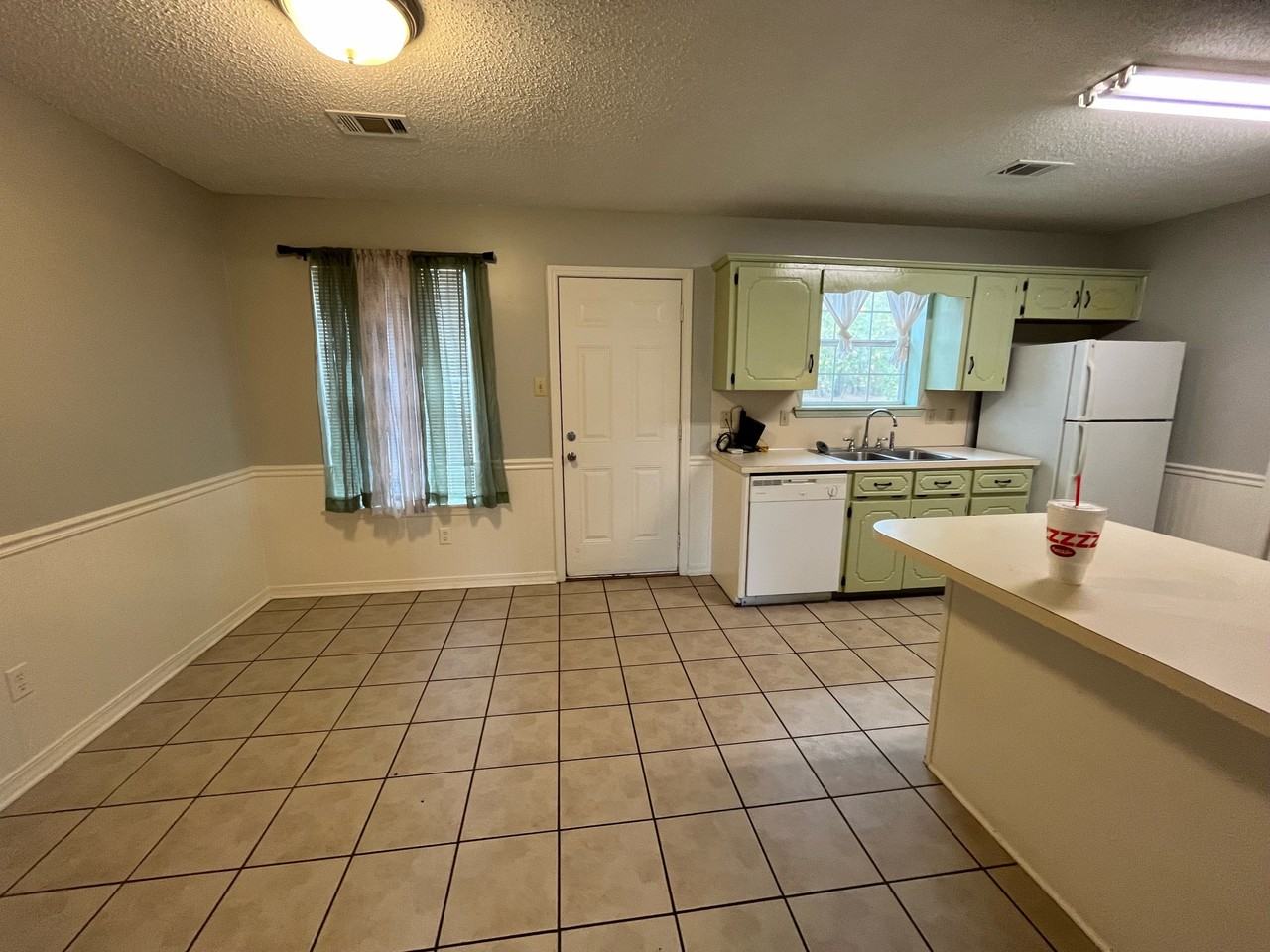 28 Park Cir #1 - Photo 4 of 13