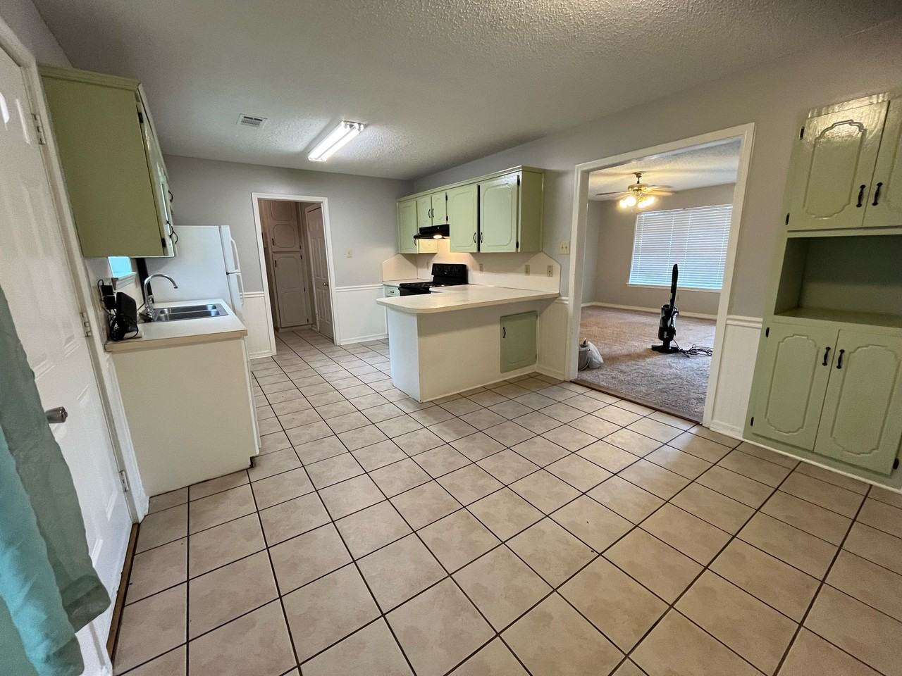 28 Park Cir #1 - Photo 5 of 13