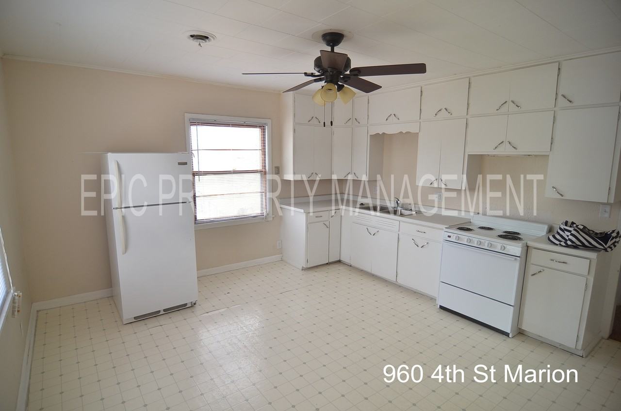 960 4th St Uppr - Photo 3 of 9